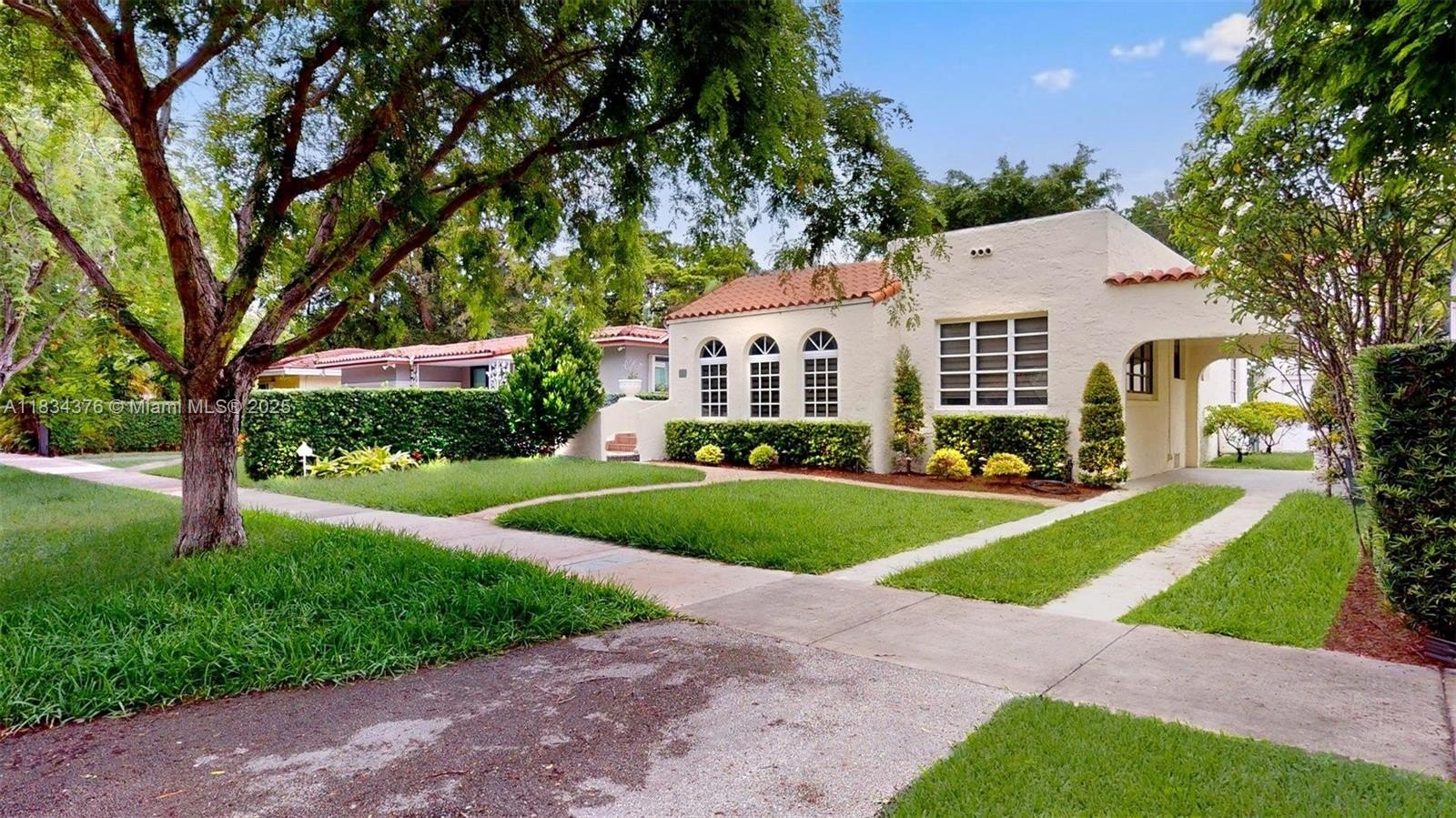 Coral Gables, Florida, 33134, United States, 2 Bedrooms Bedrooms, ,2 BathroomsBathrooms,Residential,For Sale,1989880