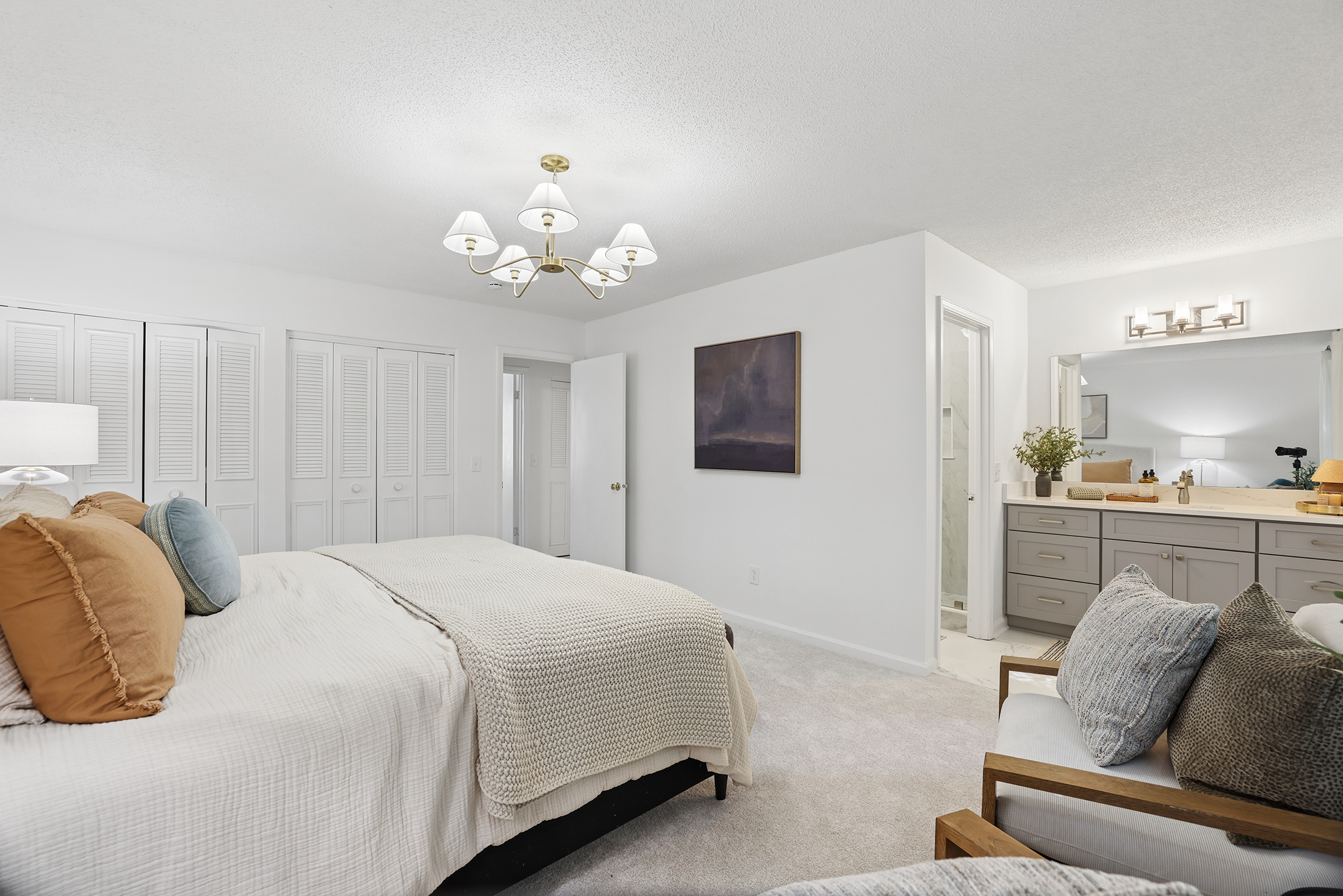  Designer Finishes, Abundant Natural Light and Outstanding Storage - 物件實景