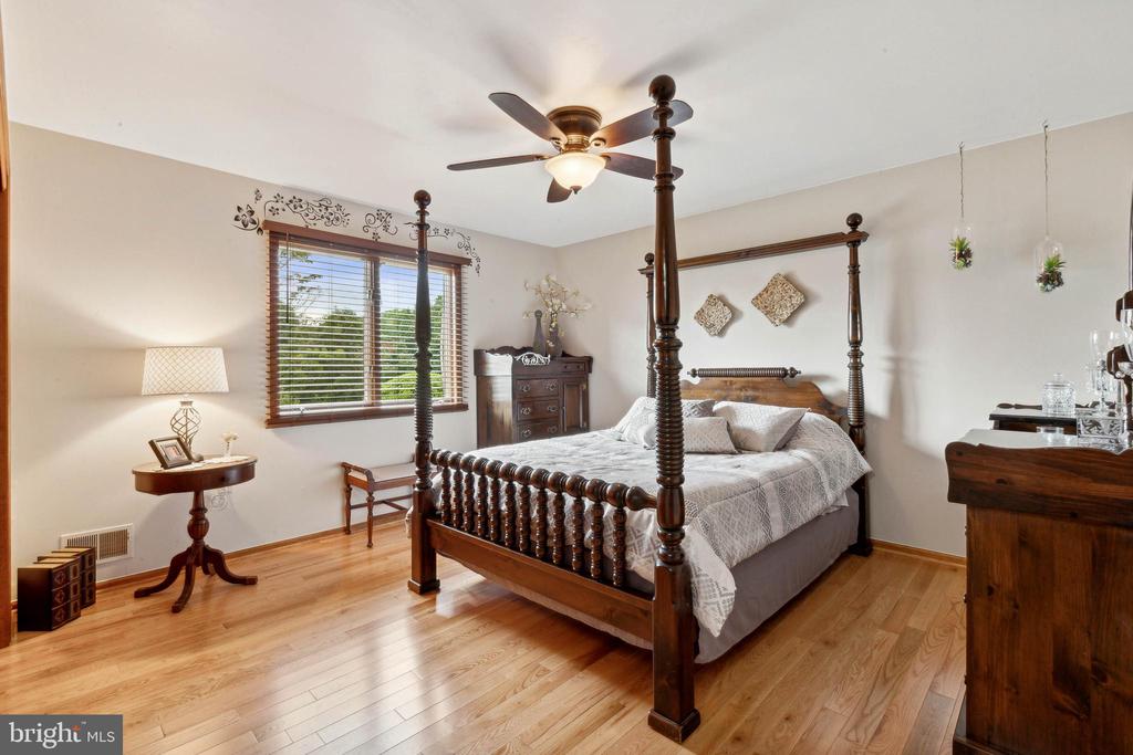 Colts Neck, New Jersey, 07722, United States, 4 Bedrooms Bedrooms, ,4 BathroomsBathrooms,Residential,For Sale,1792181