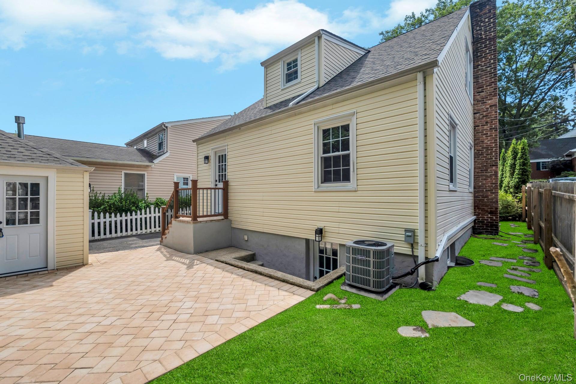 Port Washington, New York, 11050, United States, 3 Bedrooms Bedrooms, ,2 BathroomsBathrooms,Residential,For Sale,1882705