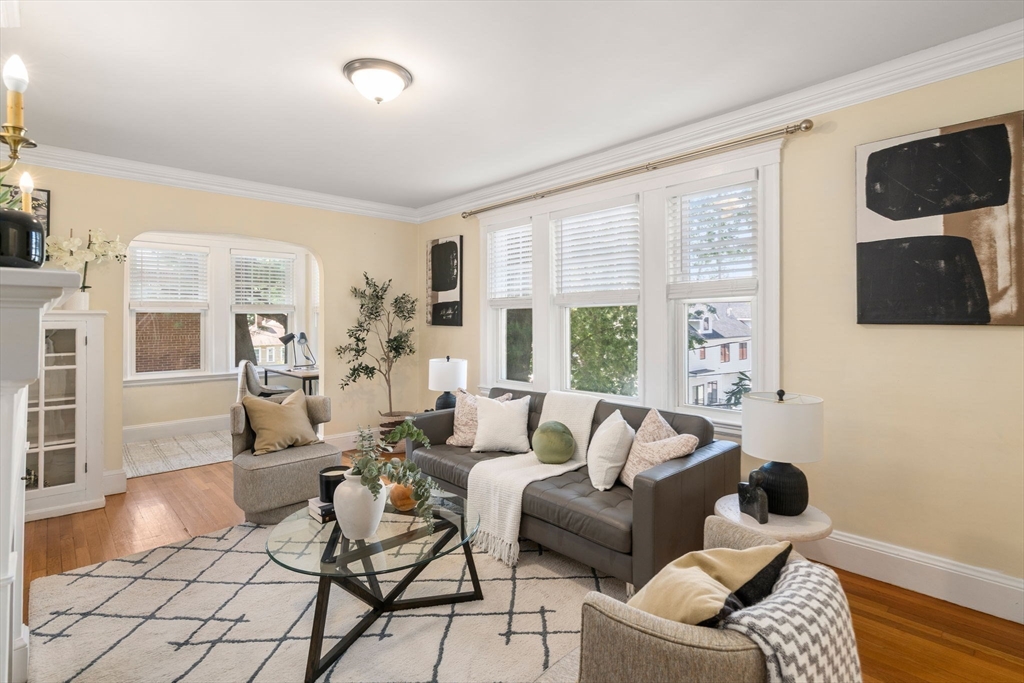 Newton, Massachusetts, 02458, United States, 2 Bedrooms Bedrooms, ,2 BathroomsBathrooms,Residential,For Sale,1906436