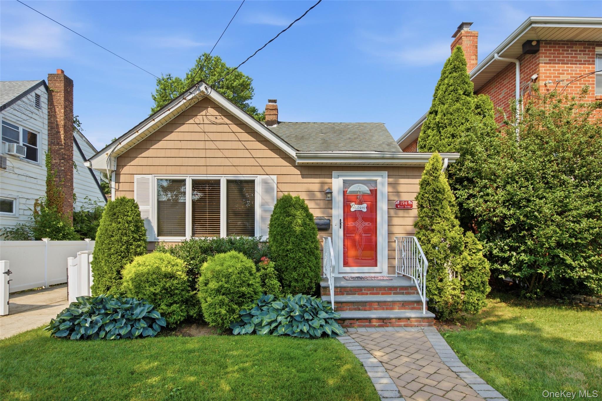  194 Willis Avenue, Floral Park, NY, 11001 - 物件實景