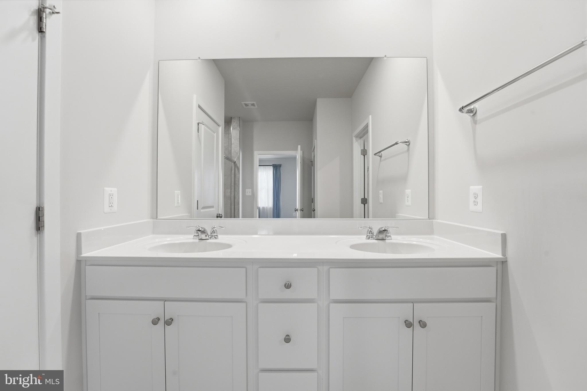 Jeffersonton, Virginia, 22724, United States, 4 Bedrooms Bedrooms, ,3 BathroomsBathrooms,Residential,For Sale,2005610