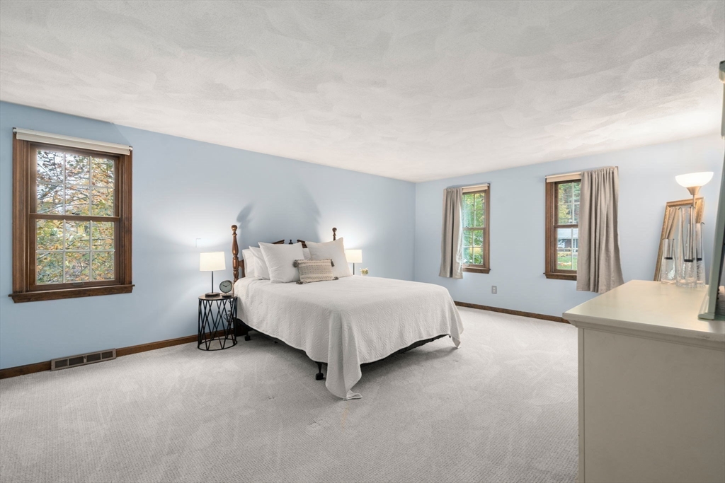 Marlborough, Massachusetts, 01752, United States, 4 Bedrooms Bedrooms, ,Residential,For Sale,1987097