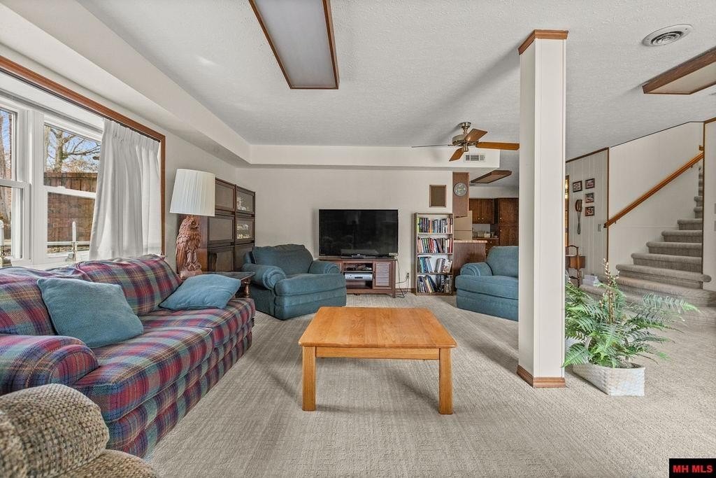 Mountain Home, Arkansas, 72653, United States, 3 Bedrooms Bedrooms, ,4 BathroomsBathrooms,Residential,For Sale,2025116