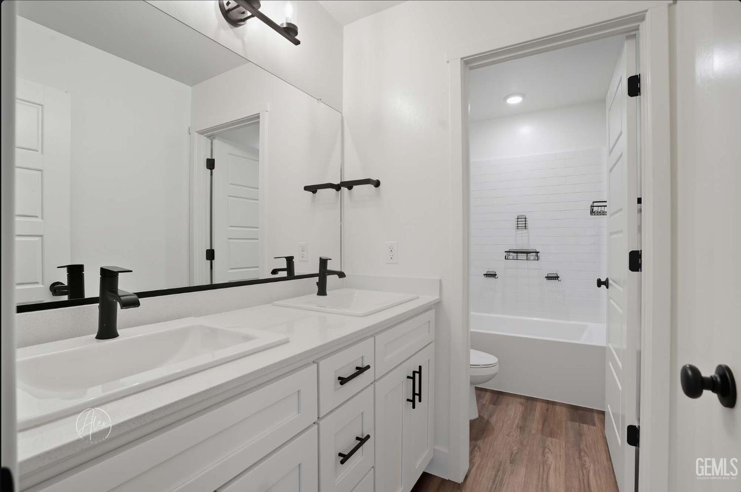 Bakersfield, California, 93314, United States, 5 Bedrooms Bedrooms, ,4 BathroomsBathrooms,Residential,For Sale,1983146