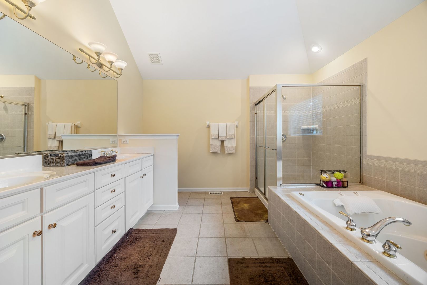 Oswego, Illinois, 60543, United States, 5 Bedrooms Bedrooms, ,4 BathroomsBathrooms,Residential,For Sale,1989652