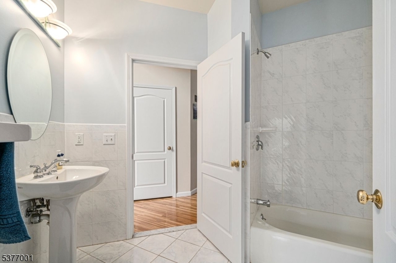 Newton Town, New Jersey, 07860, United States, 4 Bedrooms Bedrooms, ,3 BathroomsBathrooms,Residential,For Sale,1985191