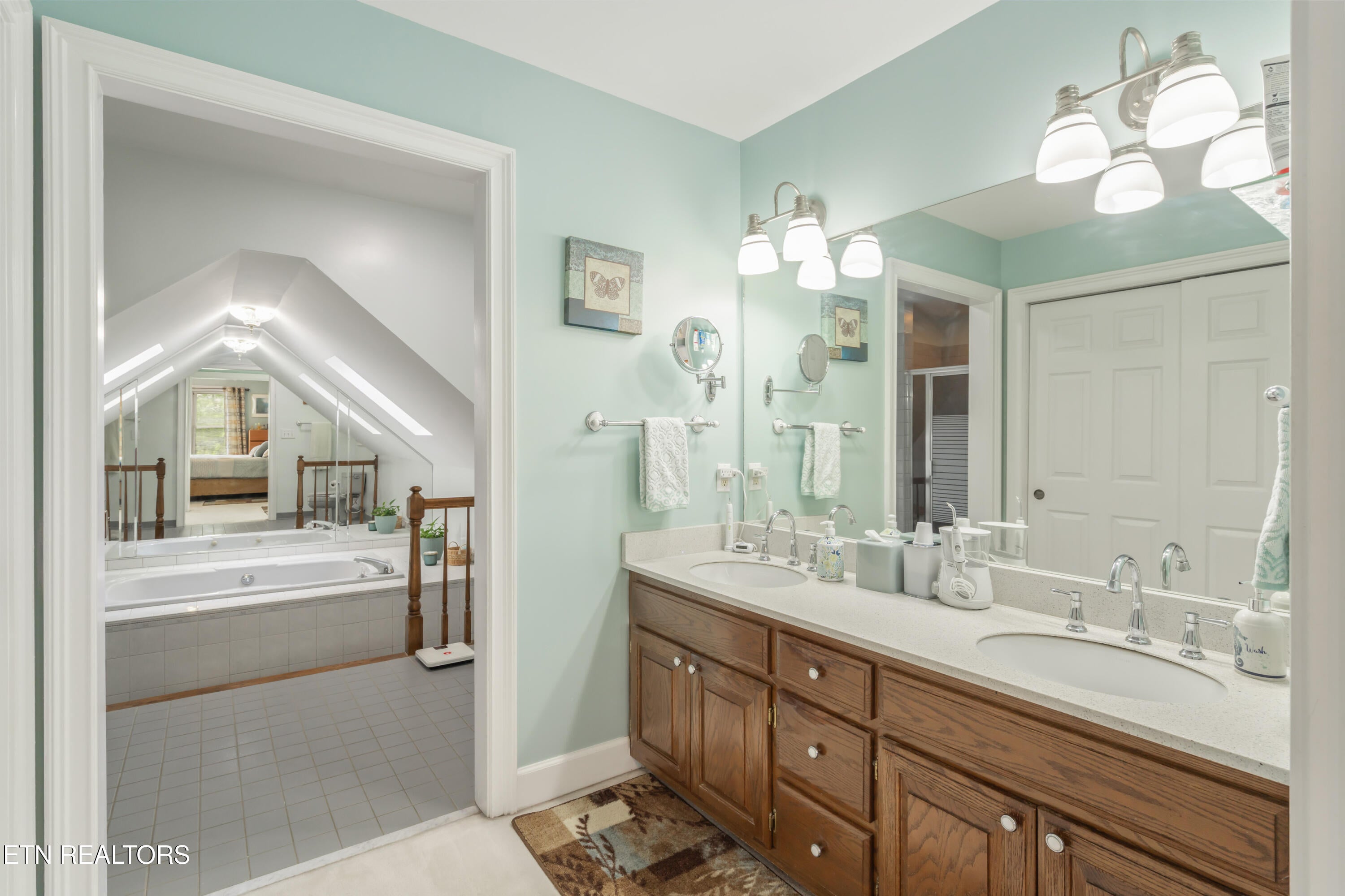 Kingston, Tennessee, 37763, United States, 3 Bedrooms Bedrooms, ,3 BathroomsBathrooms,Residential,For Sale,1762523