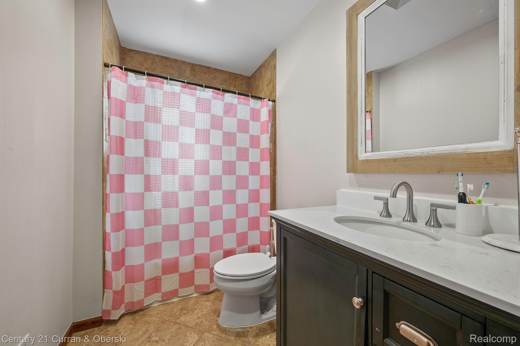 Dearborn, Michigan, 48128, United States, 4 Bedrooms Bedrooms, ,3 BathroomsBathrooms,Residential,For Sale,1908051