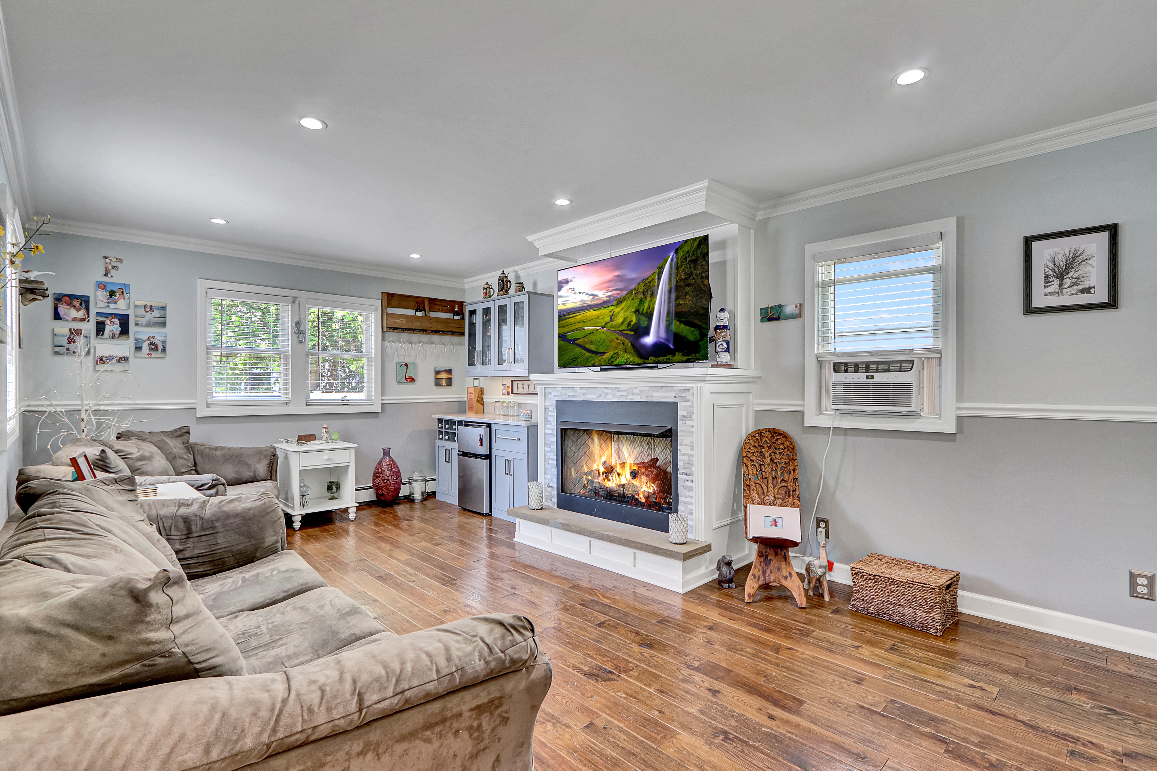 Babylon, New York, 11702, United States, 4 Bedrooms Bedrooms, ,2 BathroomsBathrooms,Residential,For Sale,1921304