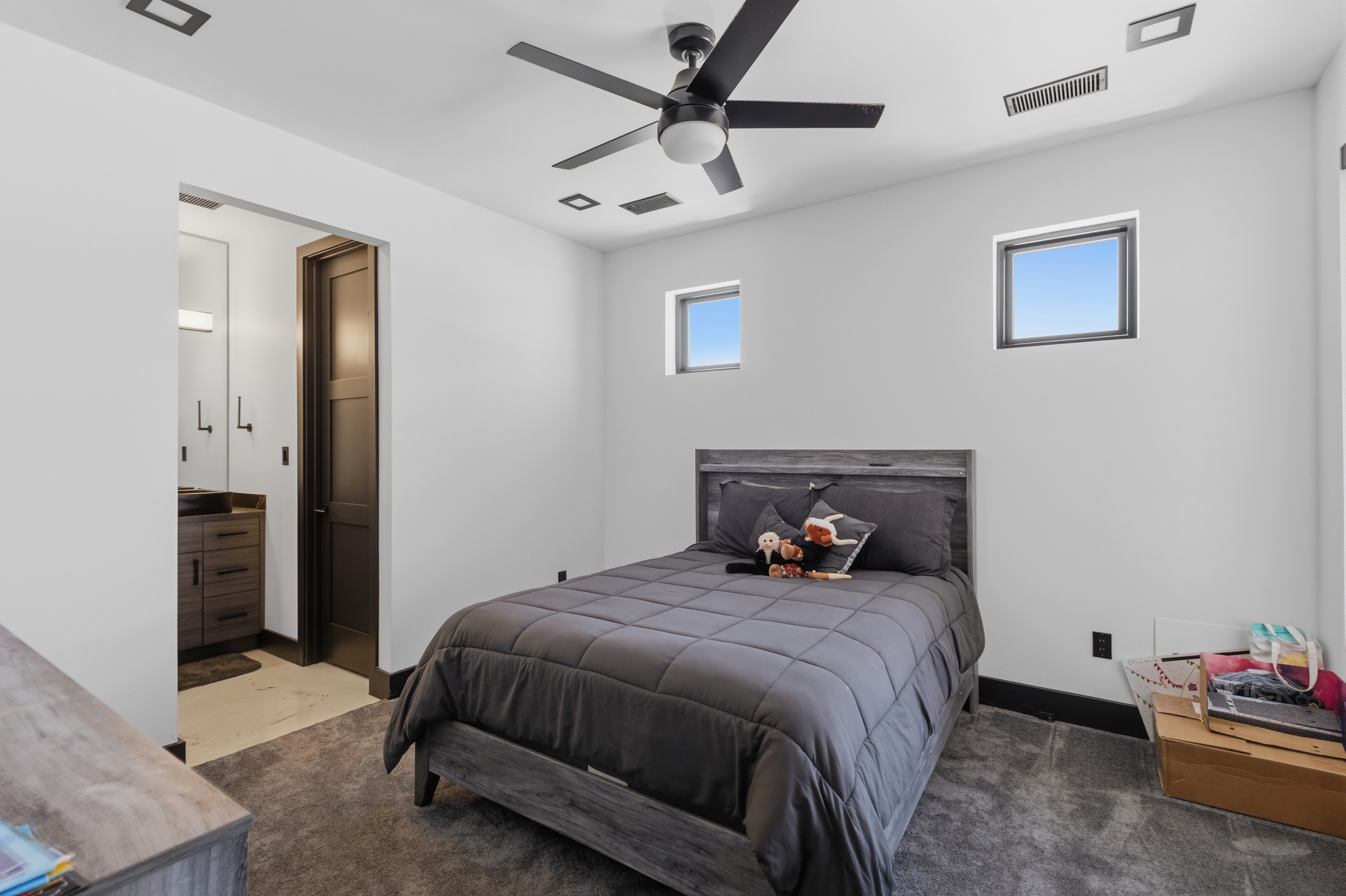 Los Lunas, New Mexico, 87031, United States, 3 Bedrooms Bedrooms, ,2 BathroomsBathrooms,Residential,For Sale,2048008
