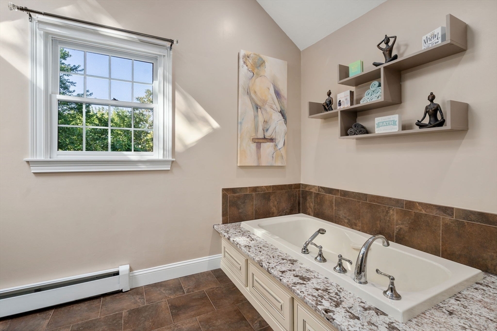 Lynnfield, Massachusetts, 01940, United States, 4 Bedrooms Bedrooms, ,3 BathroomsBathrooms,Residential,For Sale,1900631