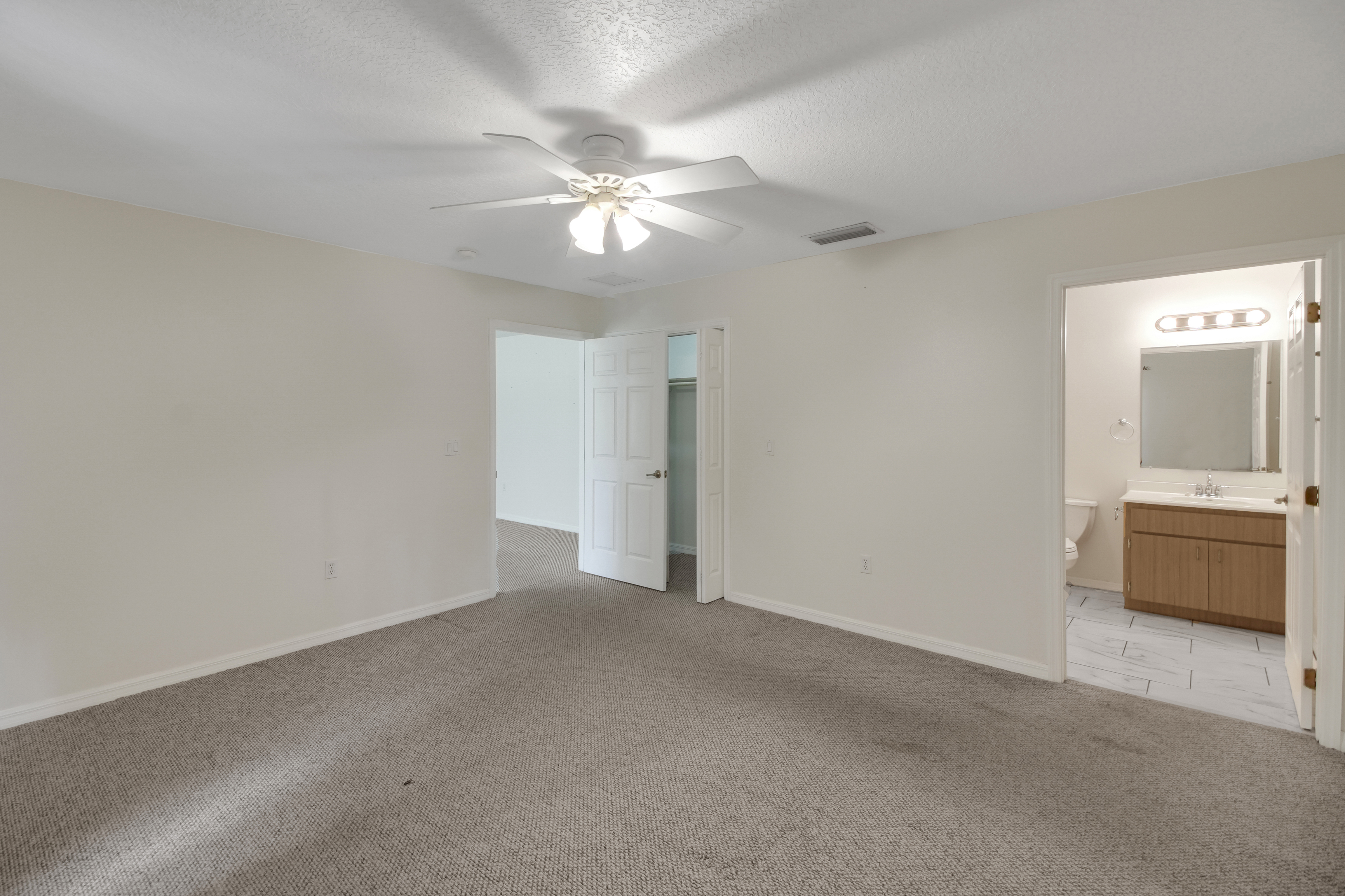 Lady Lake, Florida, 32159, United States, 6 Bedrooms Bedrooms, ,5 BathroomsBathrooms,Residential,For Sale,1921819