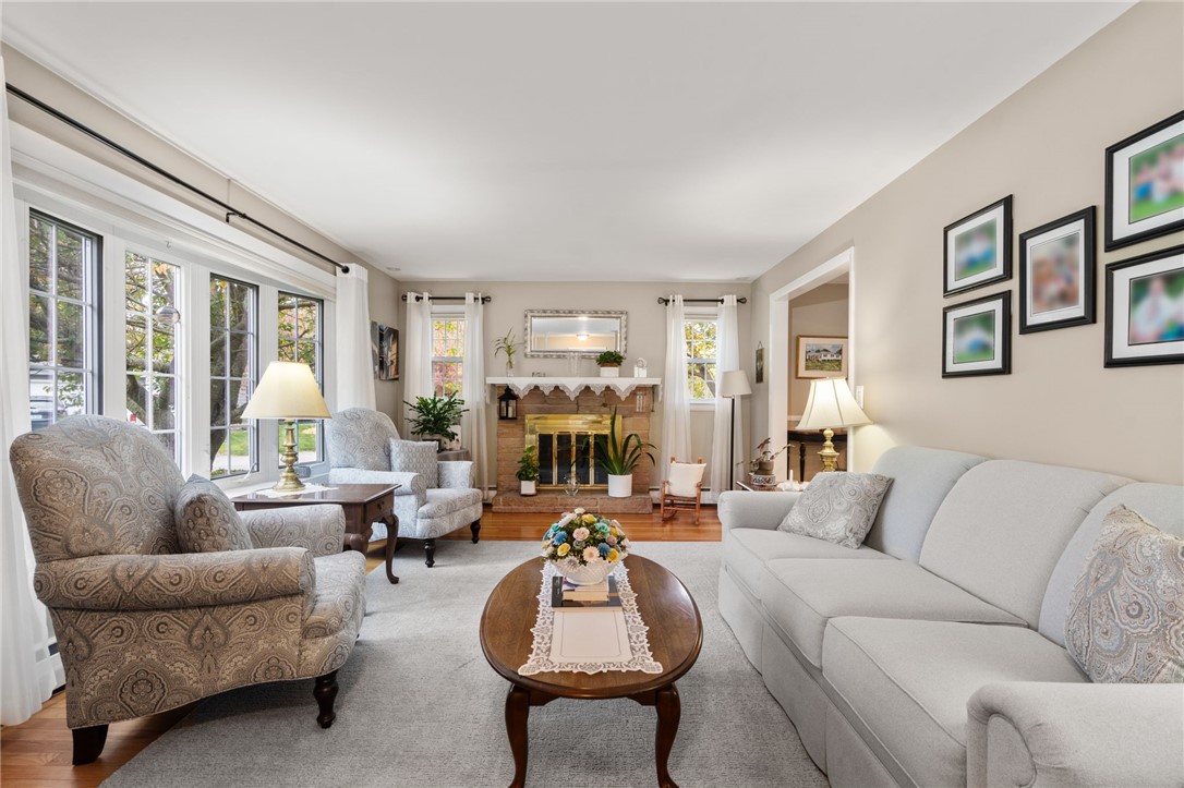 North Kingstown, Rhode Island, 02852, United States, 4 Bedrooms Bedrooms, ,2 BathroomsBathrooms,Residential,For Sale,1987787