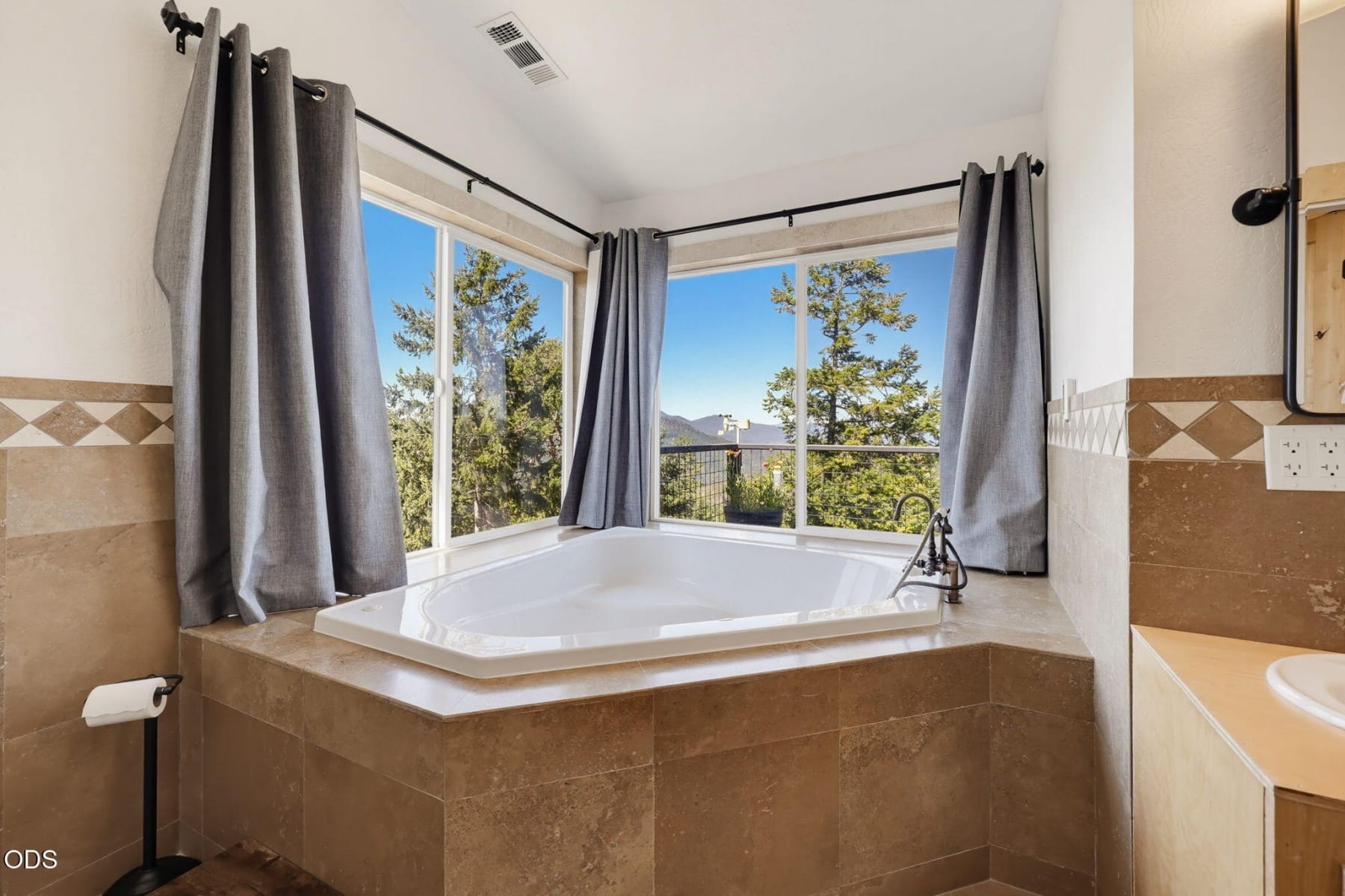  7036 Griffin Lane Jacksonville, OR 97530 - 物件實景
