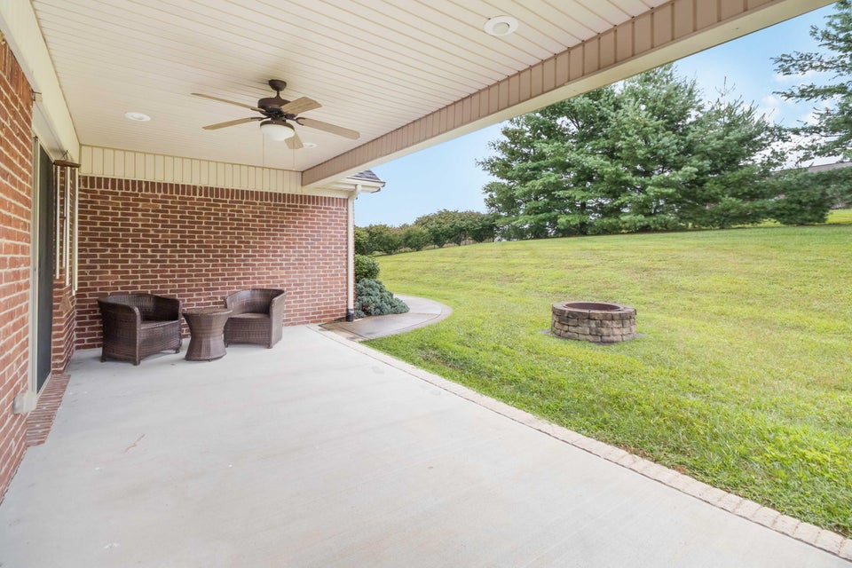 Somerset, Kentucky, 42503, United States, 4 Bedrooms Bedrooms, ,4 BathroomsBathrooms,Residential,For Sale,1976545