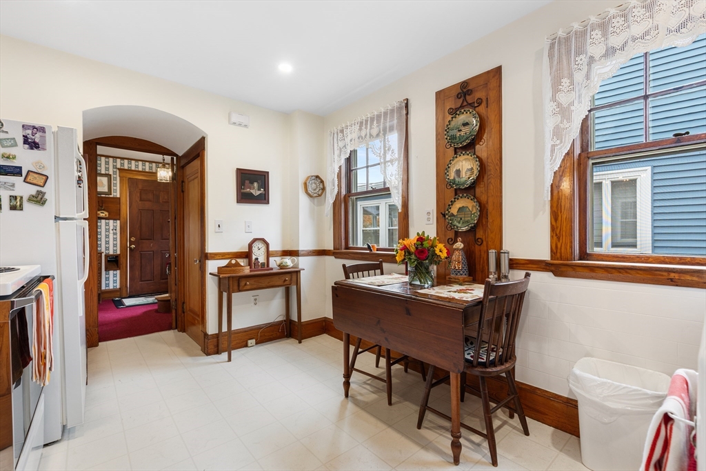 Quincy, Massachusetts, 02170, United States, 3 Bedrooms Bedrooms, ,1 BathroomBathrooms,Residential,For Sale,1988344