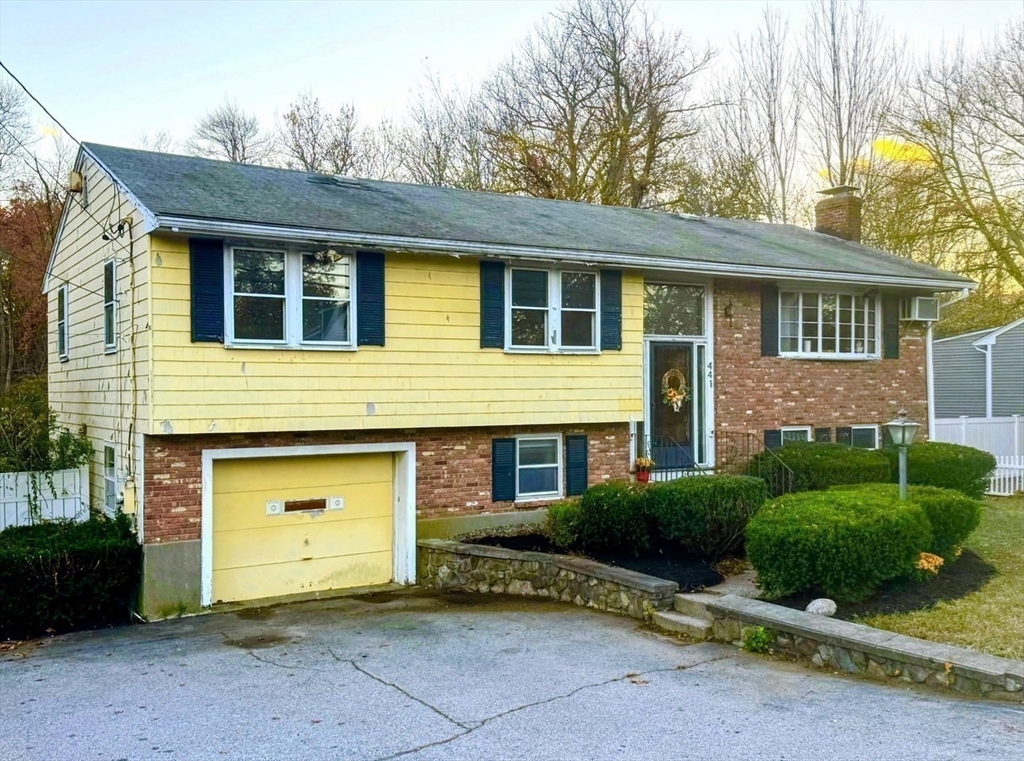 Braintree, Massachusetts, 02184, United States, 4 Bedrooms Bedrooms, ,2 BathroomsBathrooms,Residential,For Sale,1988113