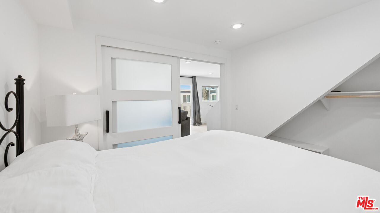 Malibu, California, 90265, United States, 2 Bedrooms Bedrooms, ,2 BathroomsBathrooms,Residential,For Sale,1896546