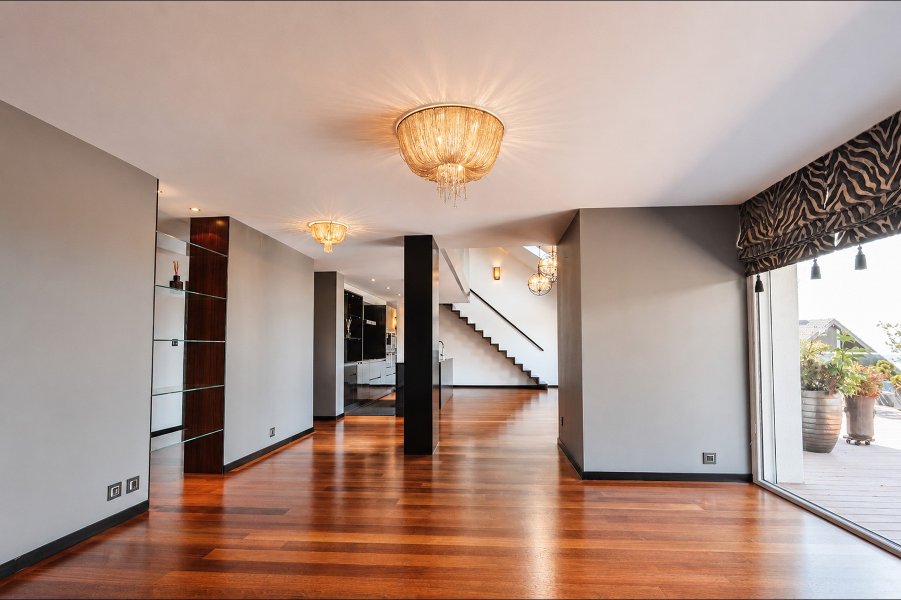  Stunning duplex apartment with lake views and high-quality finishes - 物件實景