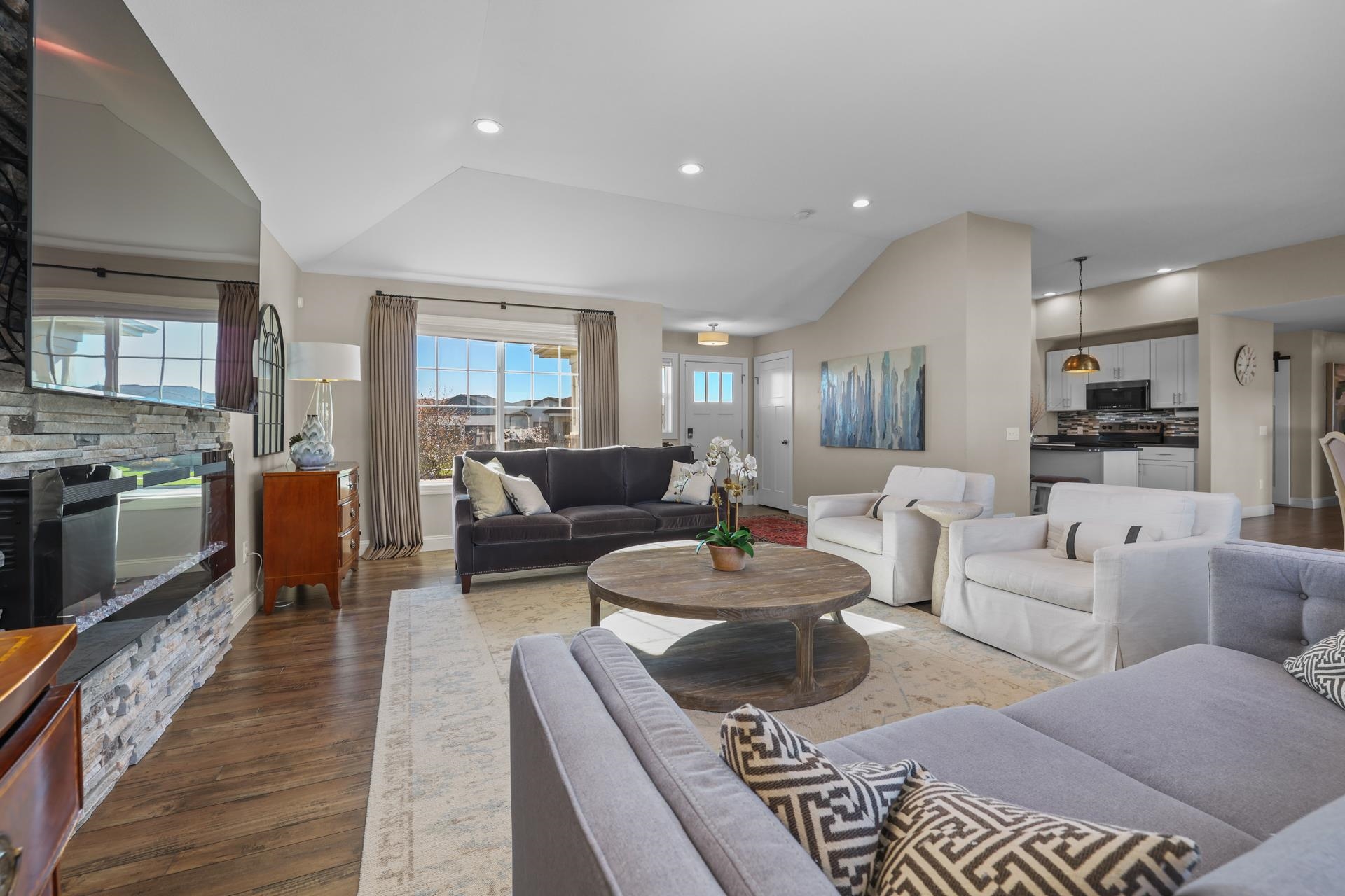 Minot, North Dakota, 58701, United States, 4 Bedrooms Bedrooms, ,3 BathroomsBathrooms,Residential,For Sale,1980886