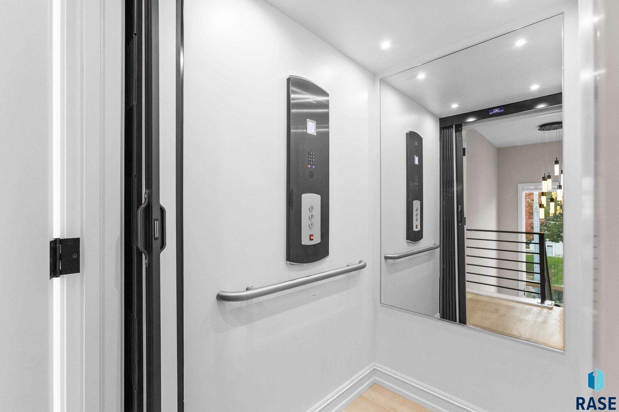 Sioux Falls, South Dakota, 57106, United States, 3 Bedrooms Bedrooms, ,2 BathroomsBathrooms,Residential,For Sale,1986319