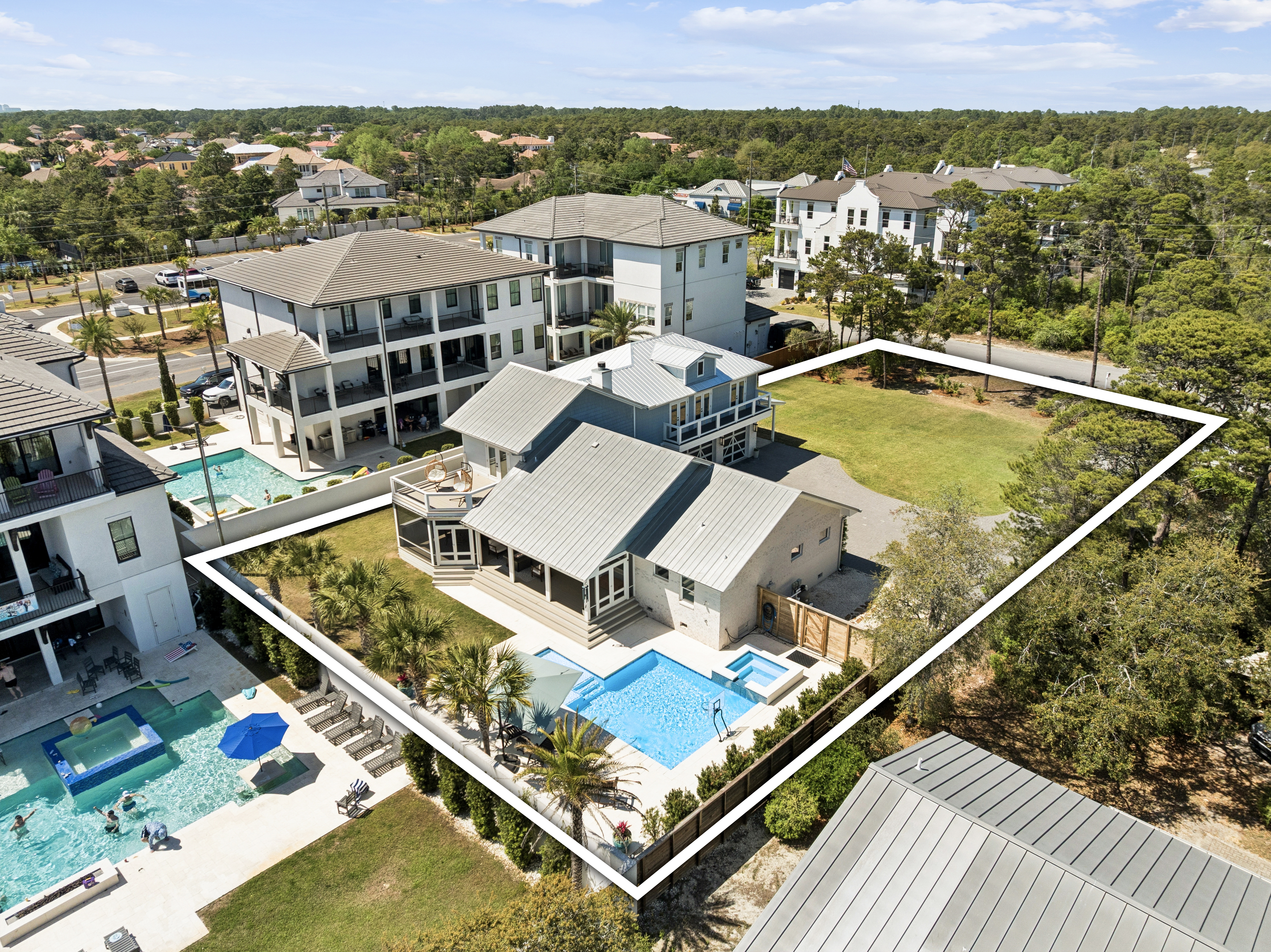  Completely Renovated Home On Half-Acre Lot Near Gulf Place - 物件實景