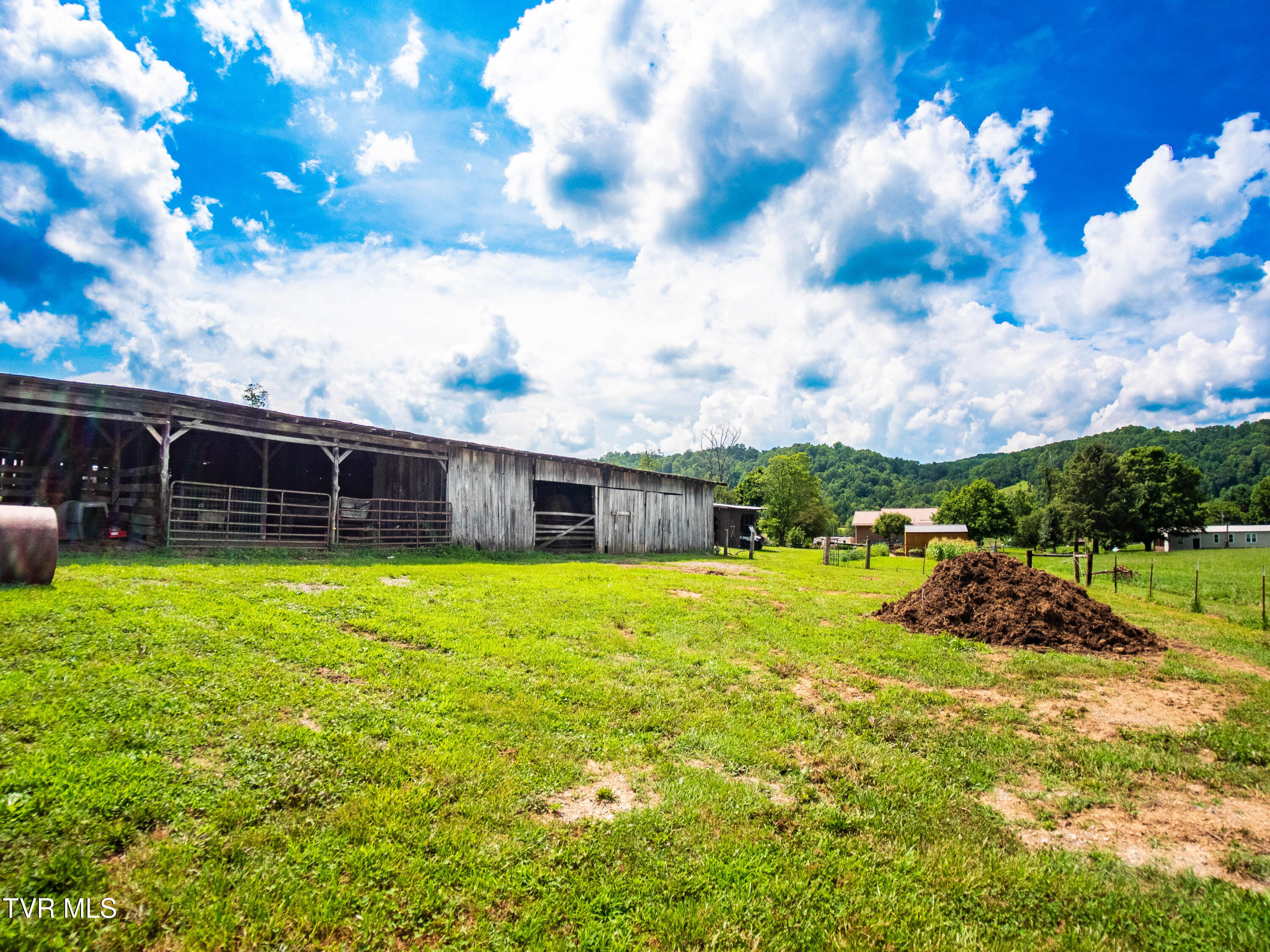 Surgoinsville, Tennessee, 37873, United States, 3 Bedrooms Bedrooms, ,3 BathroomsBathrooms,Residential,For Sale,1937059
