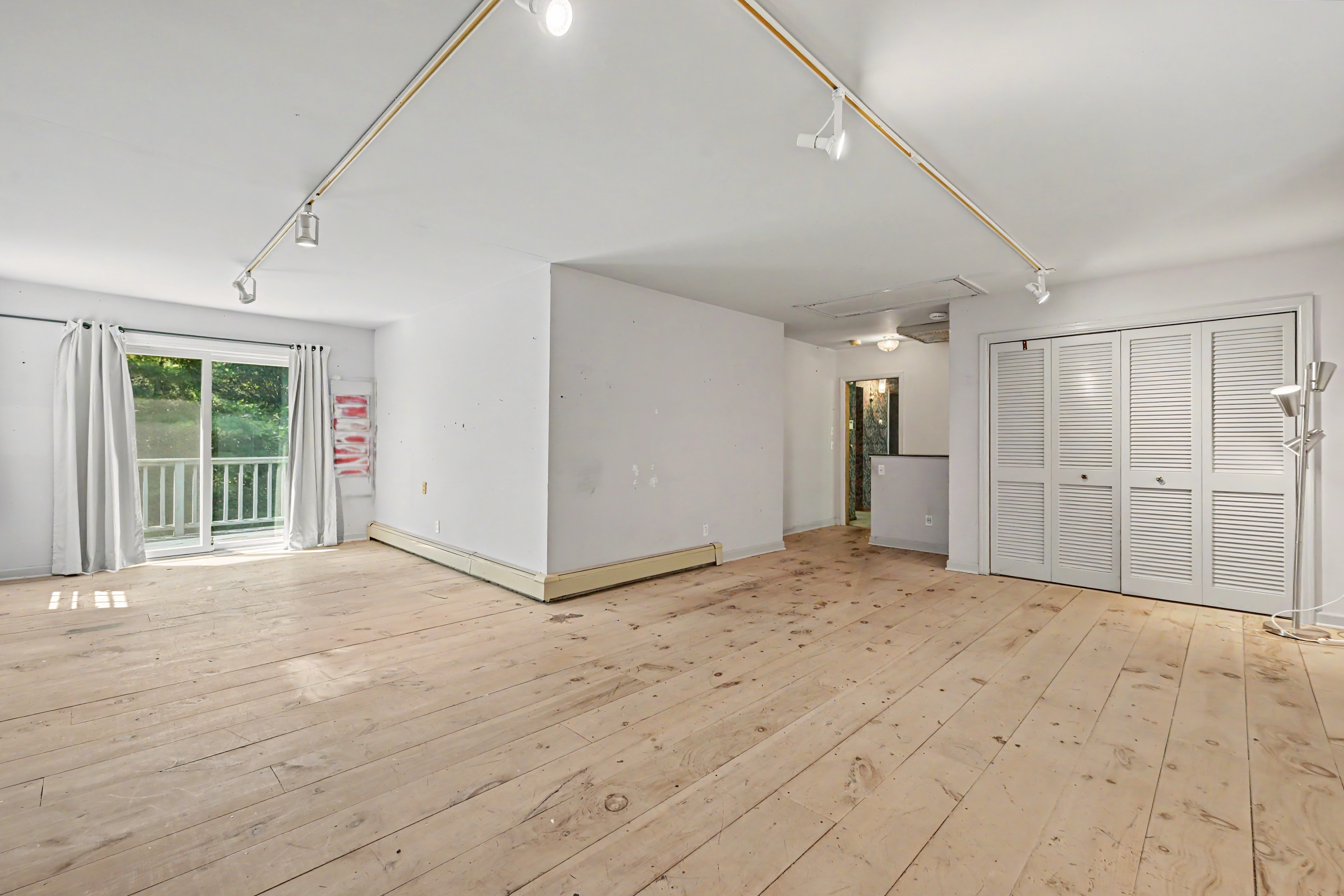  Sun-Drenched Contemporary Colonial Nestled on Two Picturesque Acres - 物件實景