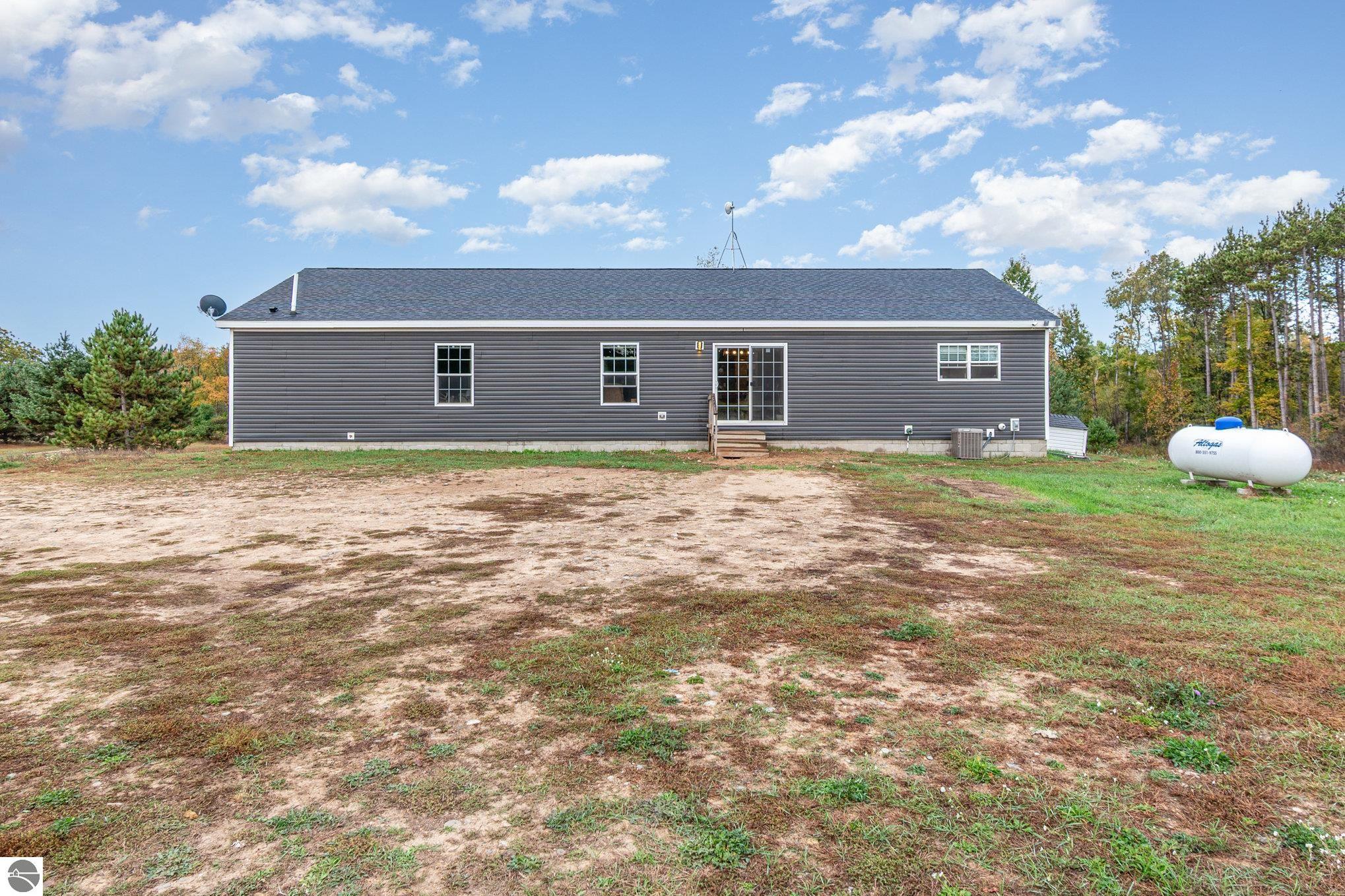 Vestaburg, Michigan, 48891, United States, 6 Bedrooms Bedrooms, ,3 BathroomsBathrooms,Residential,For Sale,1976935