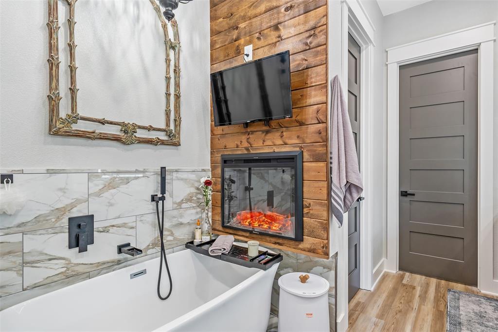 Mineola, Texas, 75773, United States, 3 Bedrooms Bedrooms, ,3 BathroomsBathrooms,Residential,For Sale,1947145