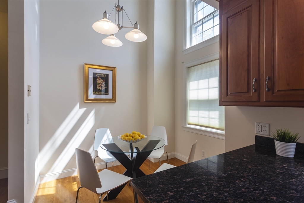 Newton, Massachusetts, 02161, United States, 3 Bedrooms Bedrooms, ,4 BathroomsBathrooms,Residential,For Sale,1940843