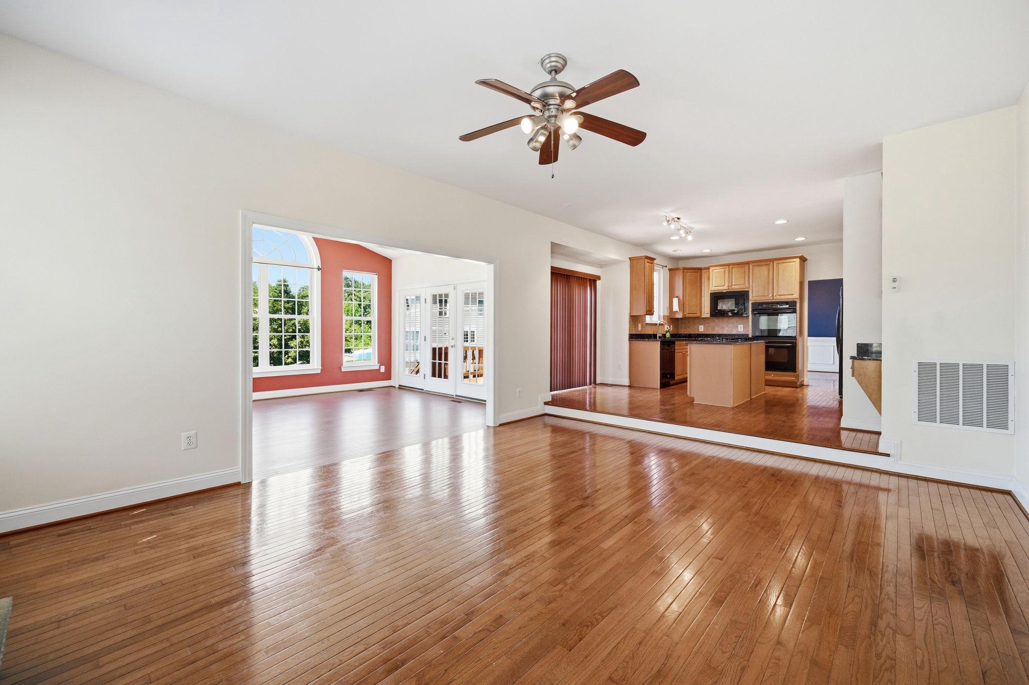 Triangle, Virginia, 22172, United States, 5 Bedrooms Bedrooms, ,4 BathroomsBathrooms,Residential,For Sale,2048381