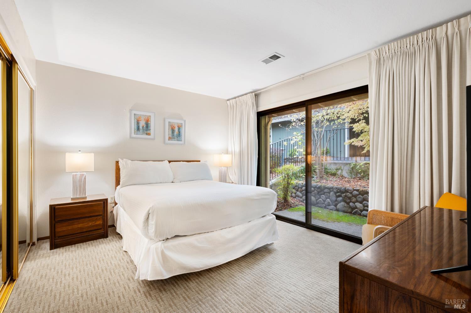 Napa, California, 94558, United States, 3 Bedrooms Bedrooms, ,2 BathroomsBathrooms,Residential,For Sale,1988085