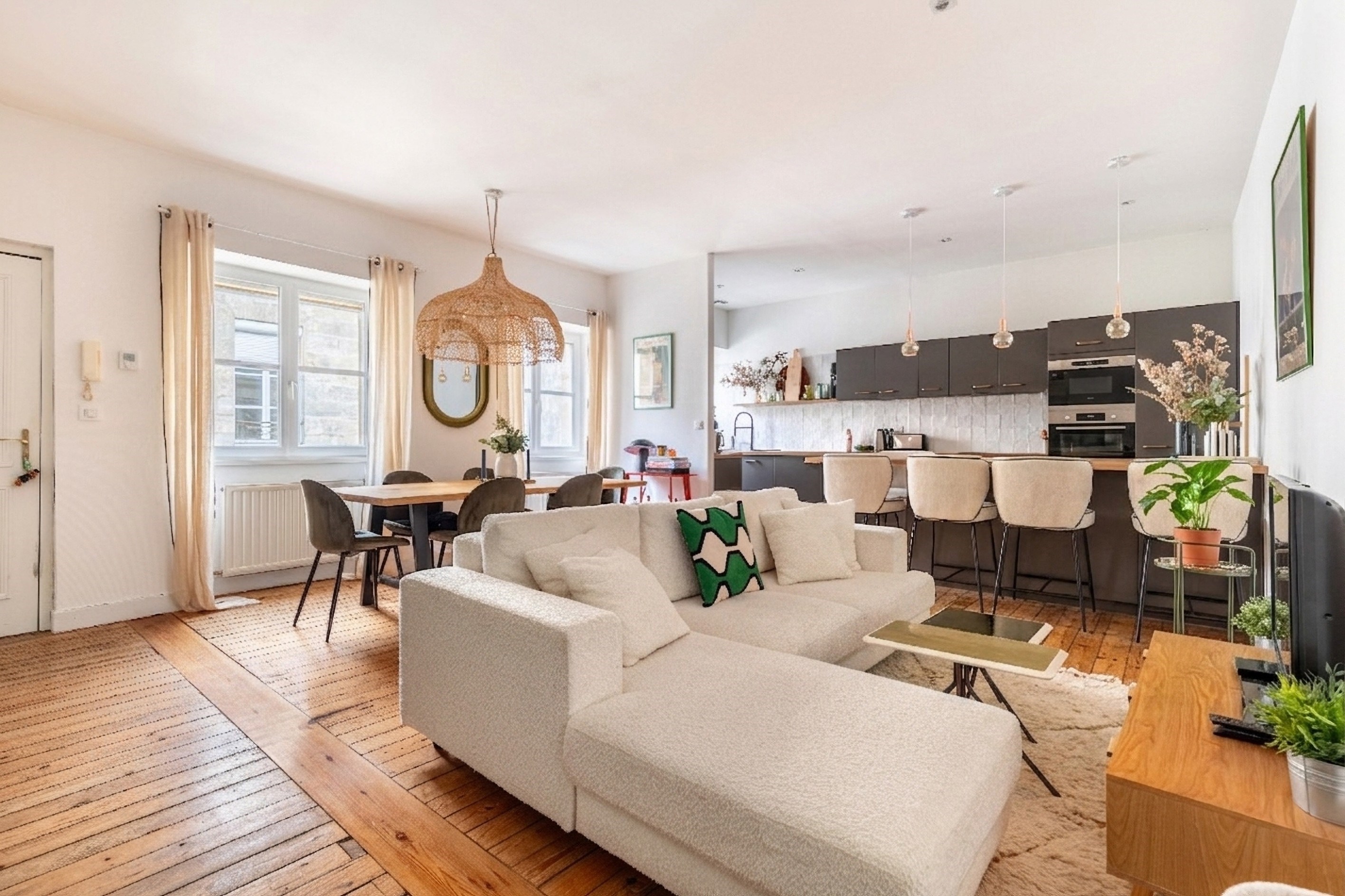  BORDEAUX – CHARTRONS – STUNNING 90 SQM APARTMENT WITH PARKING SPACE – IMMACULAT… - 物件實景