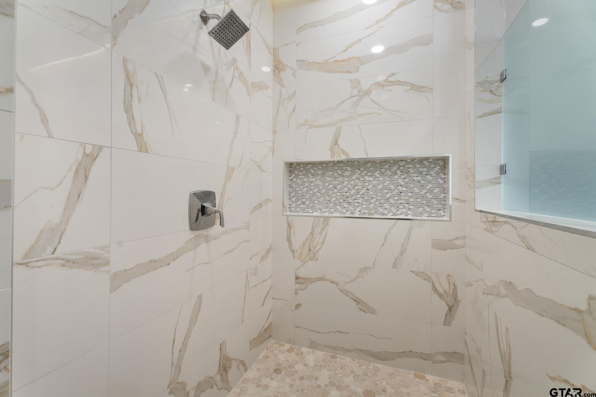 Tyler, Texas, 75703, United States, 4 Bedrooms Bedrooms, ,6 BathroomsBathrooms,Residential,For Sale,1818299