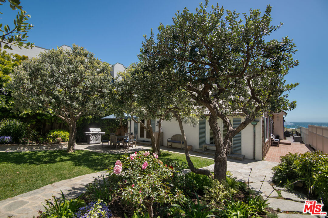 Malibu, California, 90265, United States, 5 Bedrooms Bedrooms, ,2 BathroomsBathrooms,Residential,For Sale,1752333