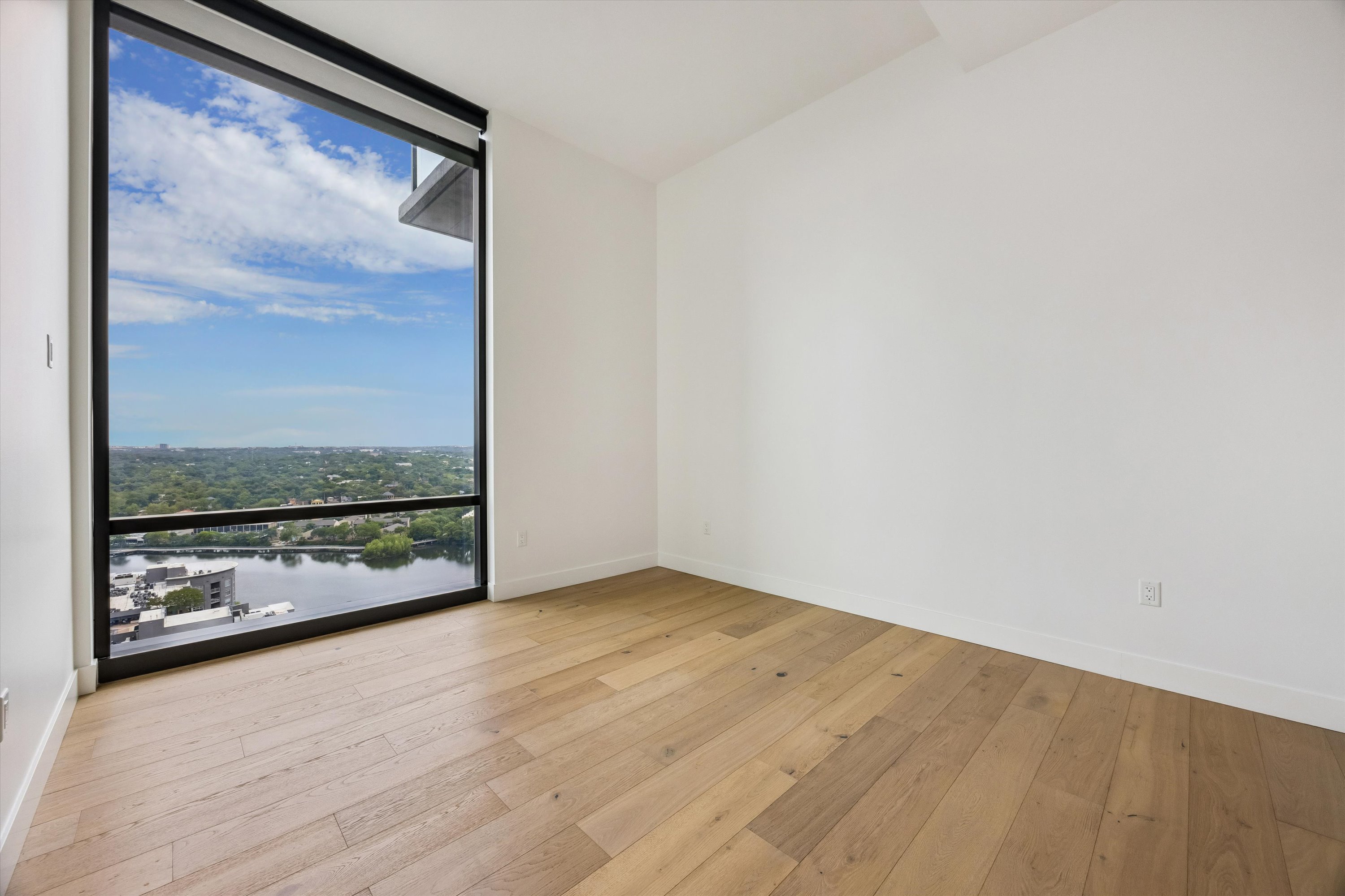  Lake View 2 Bedroom Condo with Flex Space at 70 Rainey - 物件實景