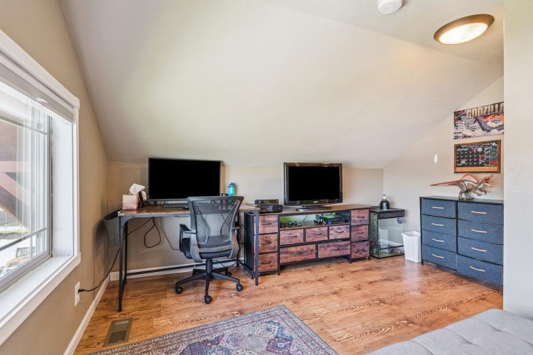 Newton, Iowa, 50208, United States, 4 Bedrooms Bedrooms, ,4 BathroomsBathrooms,Residential,For Sale,1927936