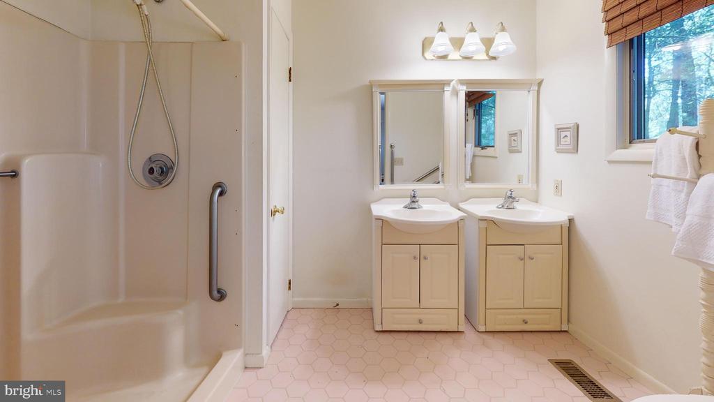 Medford, New Jersey, 08055, United States, 4 Bedrooms Bedrooms, ,4 BathroomsBathrooms,Residential,For Sale,1982582