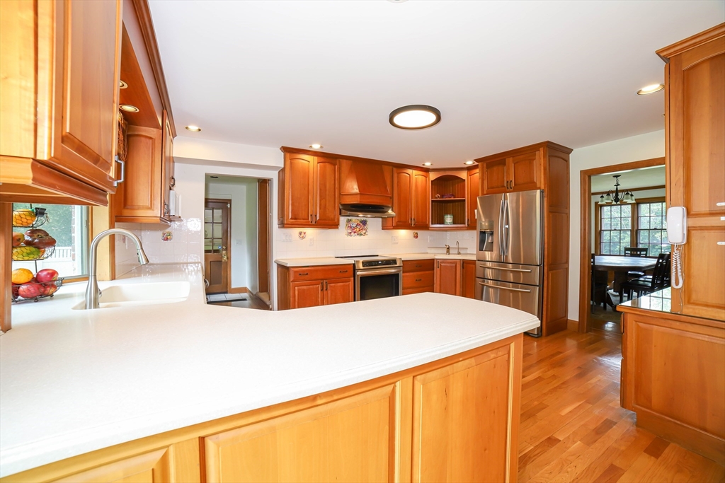 Worcester, Massachusetts, 01609, United States, 5 Bedrooms Bedrooms, ,4 BathroomsBathrooms,Residential,For Sale,1907639