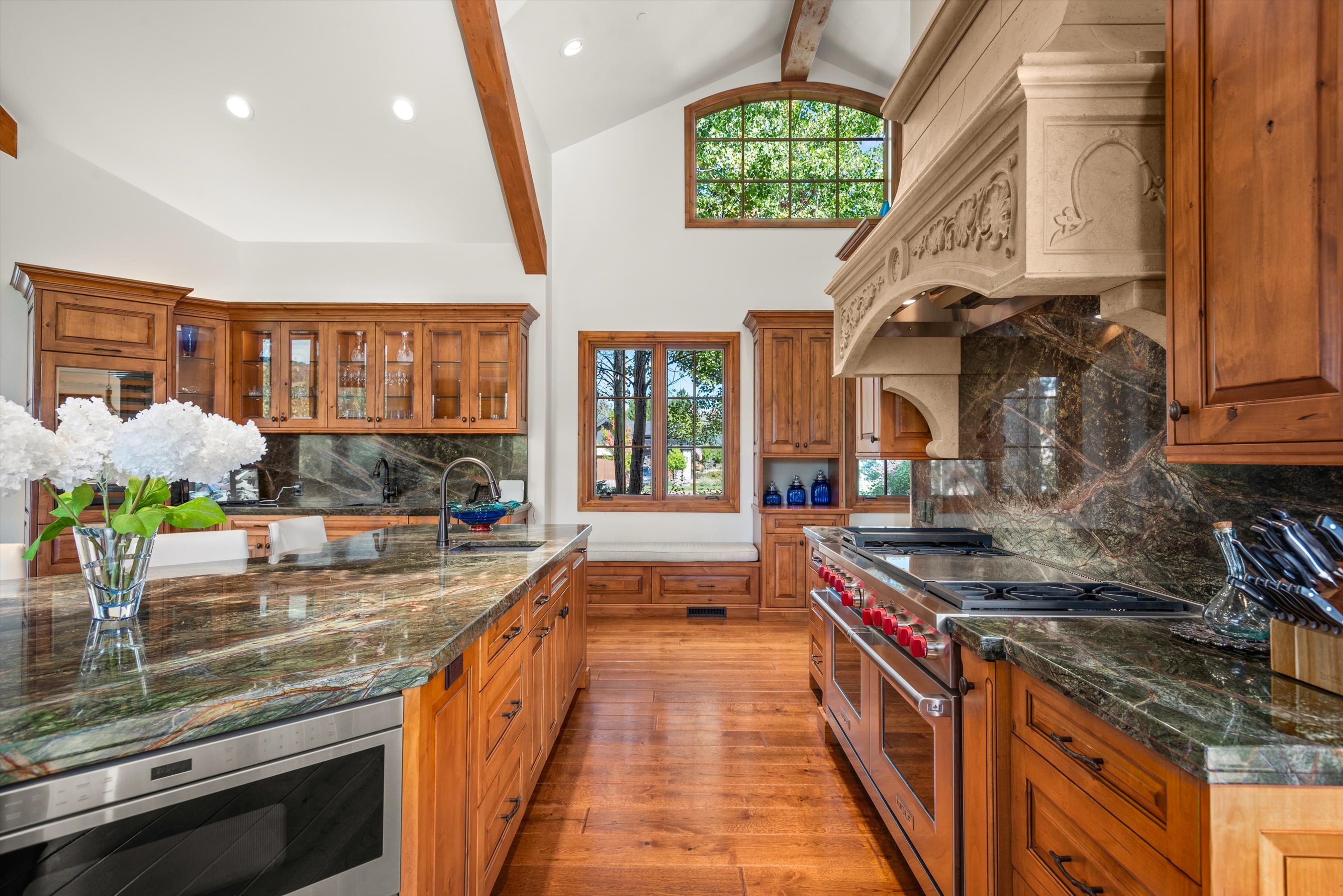  An Exceptional River-View Estate in Aspen Glen - 物件實景