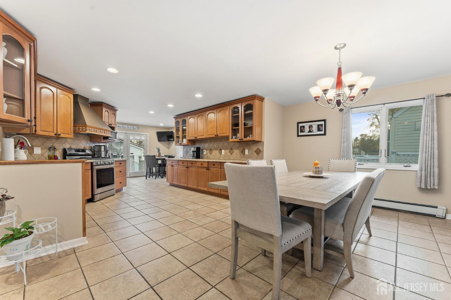 Dunellen, New Jersey, 08812, United States, 3 Bedrooms Bedrooms, ,2 BathroomsBathrooms,Residential,For Sale,1991582