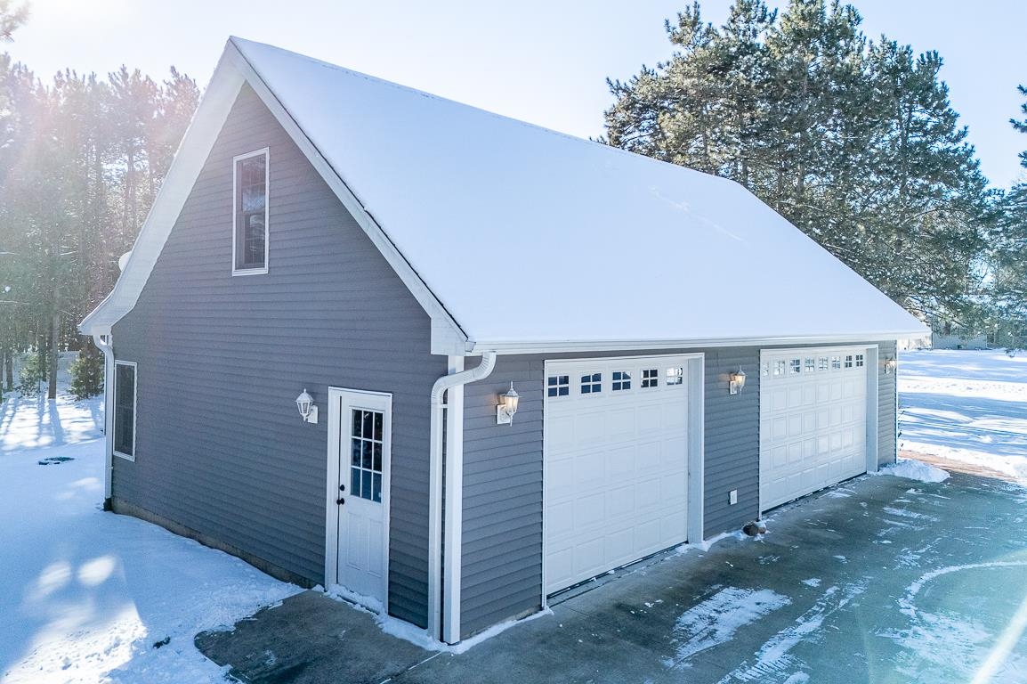 New London, Wisconsin, 54961-8857, United States, 4 Bedrooms Bedrooms, ,4 BathroomsBathrooms,Residential,For Sale,2001494