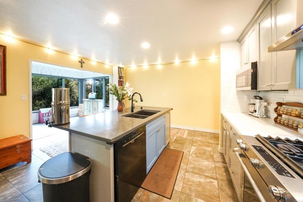 San Diego, California, 92102, United States, 3 Bedrooms Bedrooms, ,4 BathroomsBathrooms,Residential,For Sale,1991892