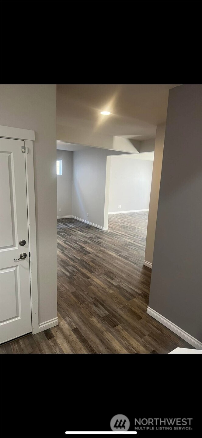 Puyallup, Washington, 98374, United States, 4 Bedrooms Bedrooms, ,3 BathroomsBathrooms,Residential,For Sale,1896837