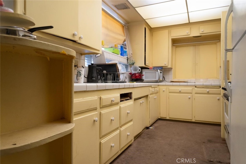 Los Angeles, California, 90018, United States, 2 Bedrooms Bedrooms, ,1 BathroomBathrooms,Residential,For Sale,1928435
