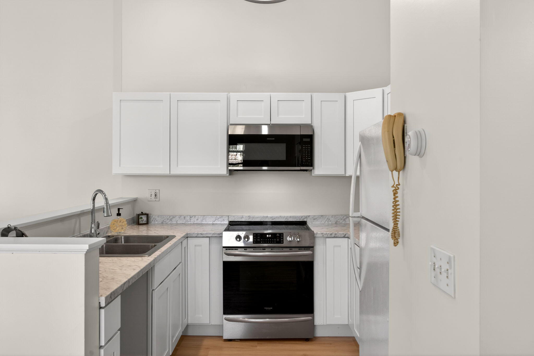  77 Roundhouse Road, Buzzards Bay, MA, 02532 - 物件實景