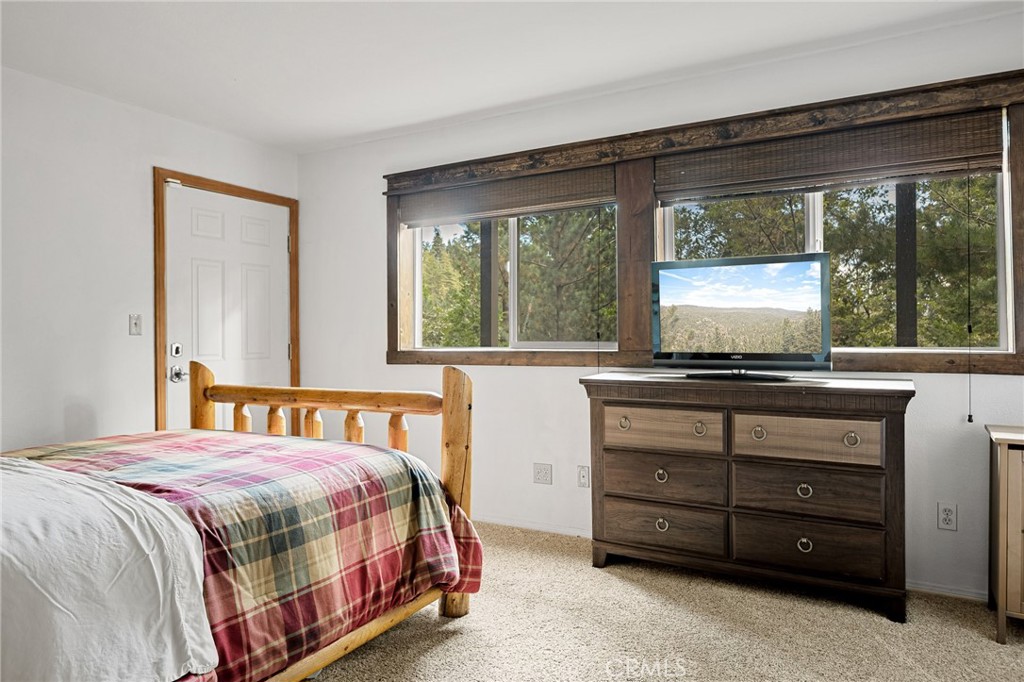 Lake Arrowhead, California, 92352, United States, 4 Bedrooms Bedrooms, ,4 BathroomsBathrooms,Residential,For Sale,1939836